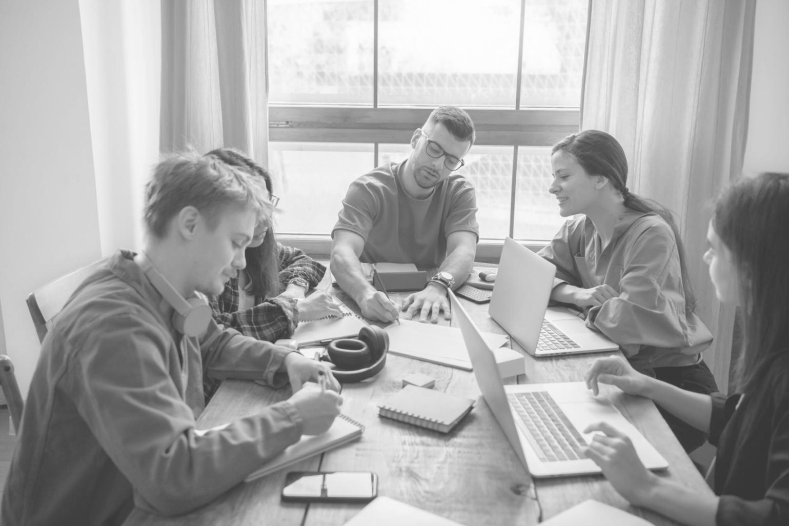 Modernes Büro mit transparenter Arbeitsweise